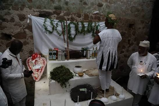 Figure 4: The Reverential Night is replete with rituals such as libation and prayers in the dungeons