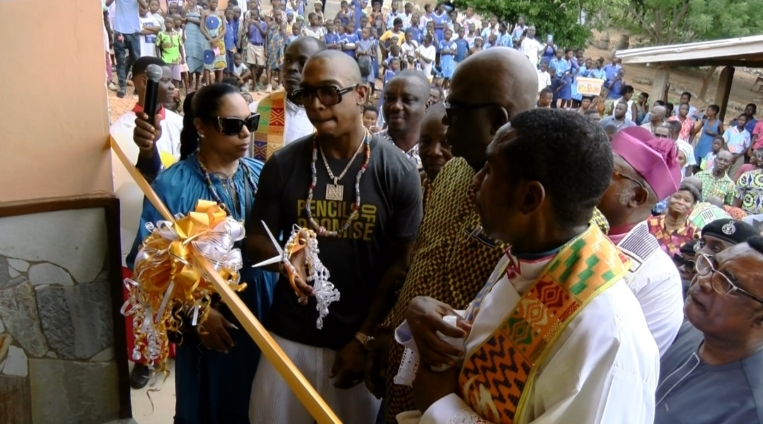 Figure 1 American Rapper, Ja Rule cuts the sod during the official commissiong of the 6-unit classroom block